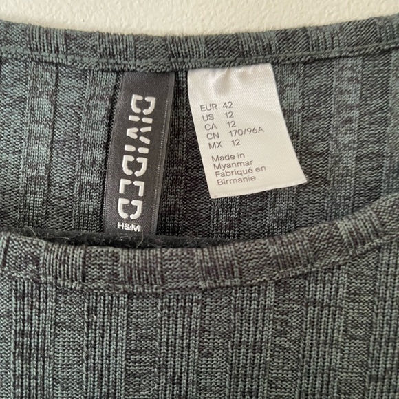 🎃3/$26 SALE🎃 H&M Divided Rib Knit Mini Dress Size 12 - Picture 2 of 3